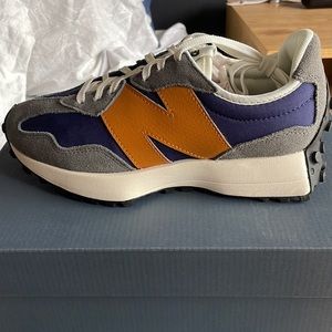 New balance 327 women’s worn once for very little time and in perfect condition
